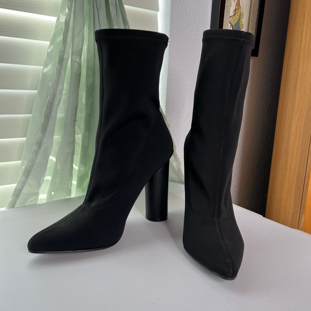 Cape Robbin Paw 1 Round Heel Nylon Upper Bootie Sz 8.5 NWOT